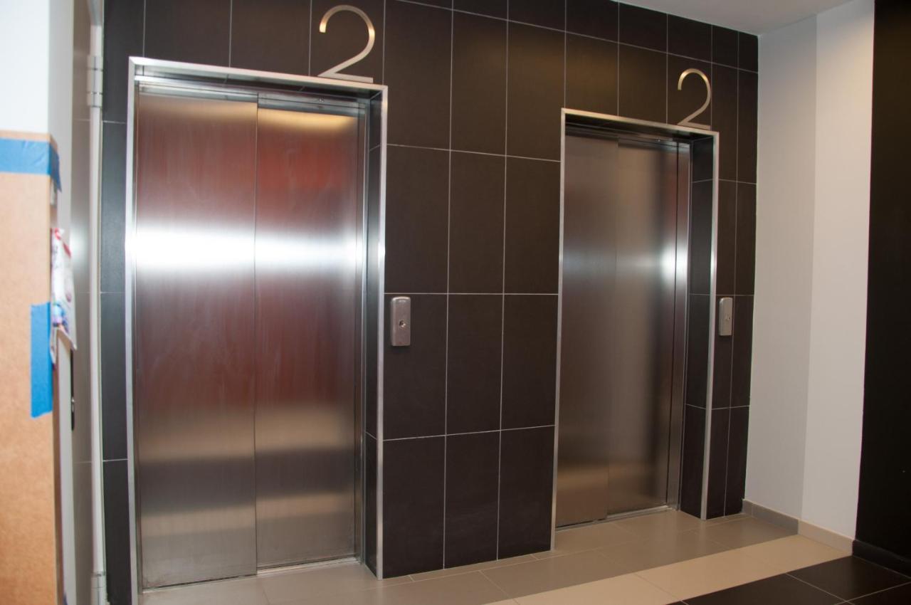Apartament Cybernetyki Mokotow ワルシャワ エクステリア 写真