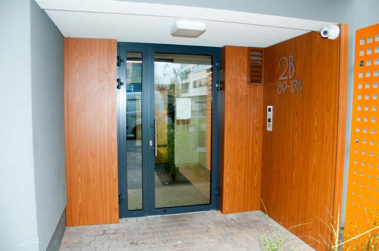 Apartament Cybernetyki Mokotow ワルシャワ エクステリア 写真