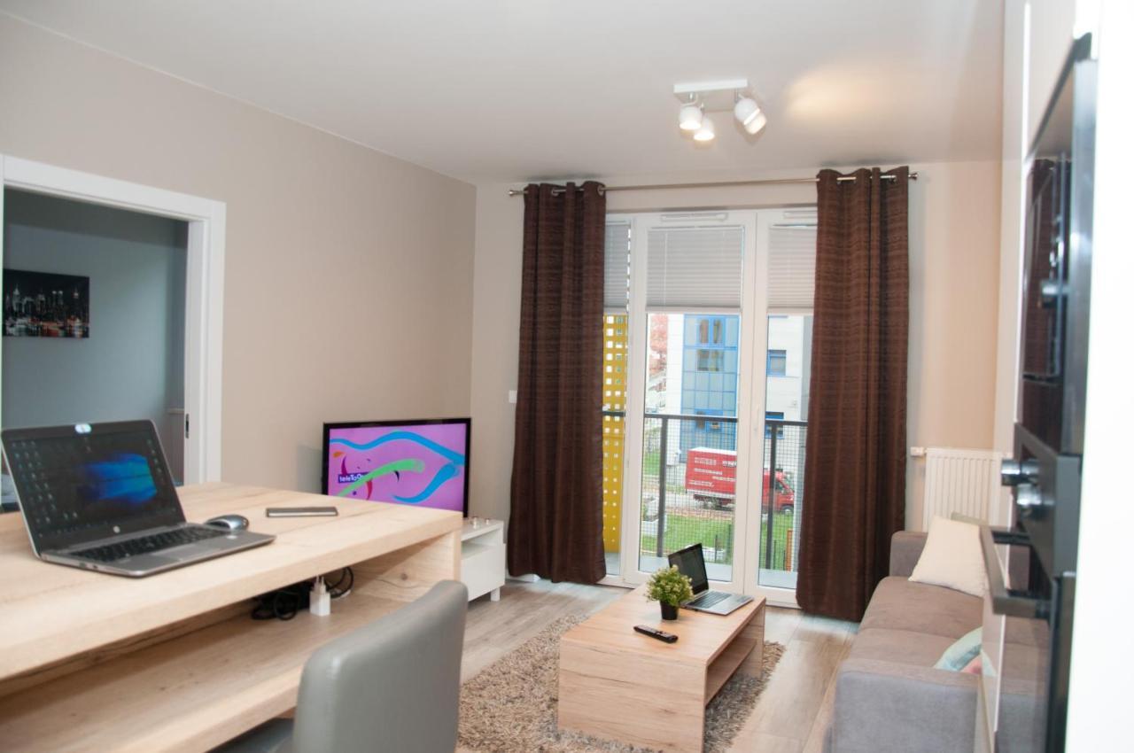Apartament Cybernetyki Mokotow ワルシャワ エクステリア 写真